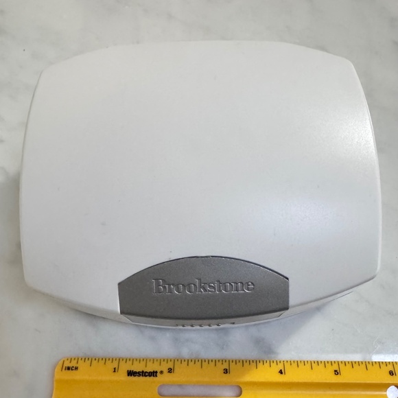 Brookstone Duel Wattage Converter Kit Plug In Adapter Kit International Travel - Picture 9 of 11